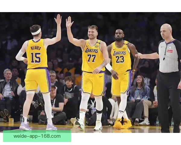 湖人伤病连击东契奇与里夫斯 詹姆斯迎来展现传奇实力的关键时刻